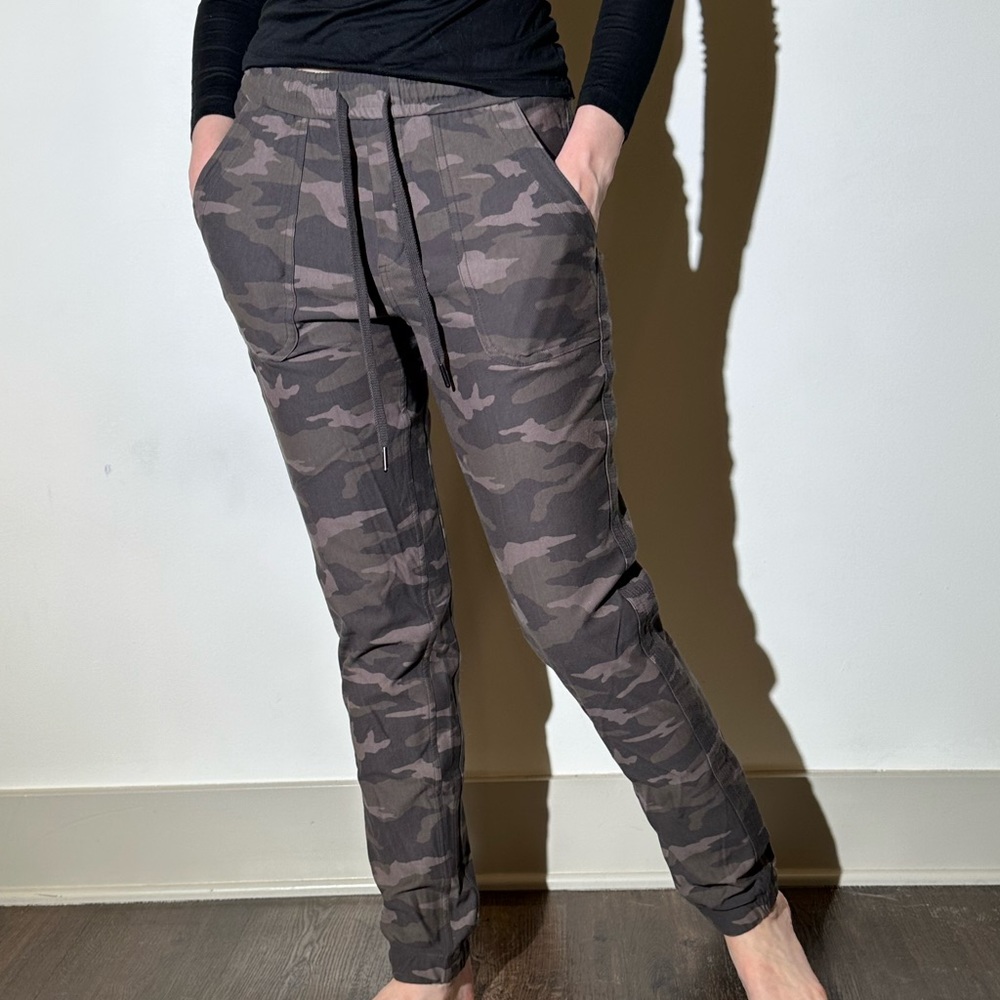 Athlete Camo Farallon Jogger